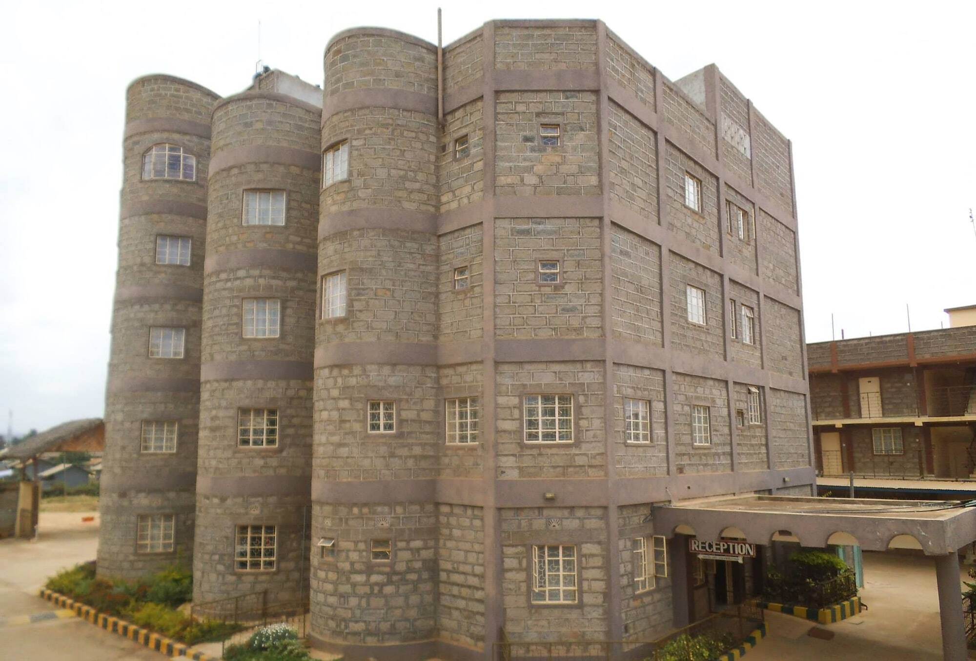 Nanyuki Simba Lodge Buitenkant foto